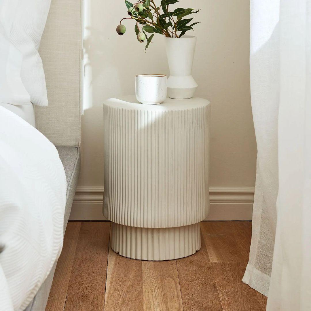 Ardente™ Round White Side Table – Minimalist Design